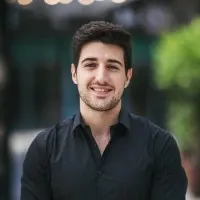 Ari Baranian headshot